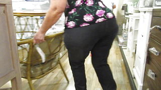 Super wide PAWG granny booty