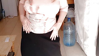 MariaOld shake huge bouncing tits and do striptease