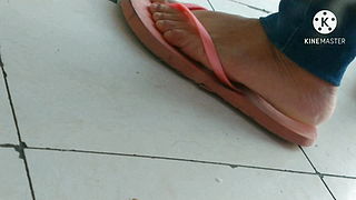 mature feet in flip flops